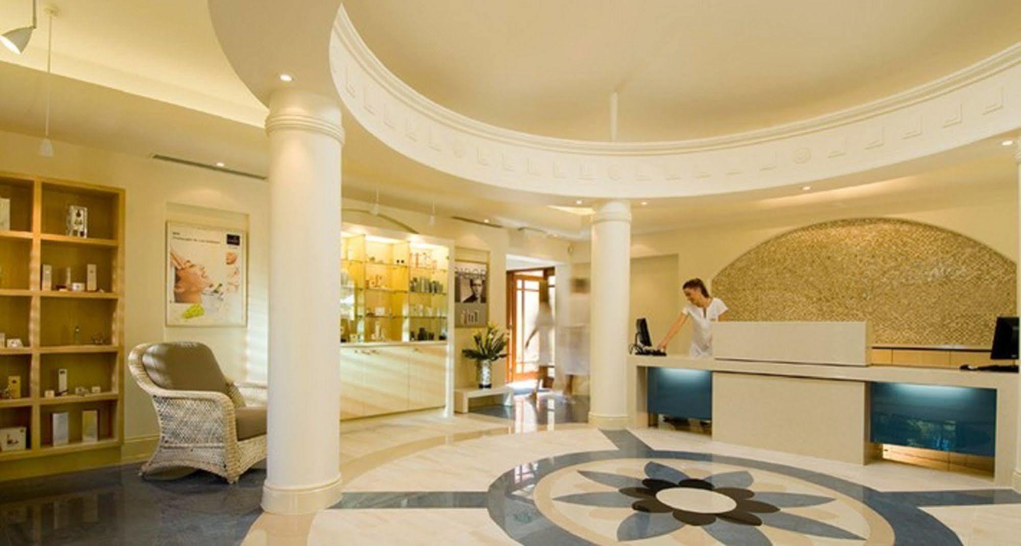 Resort Springs Golf & 4*